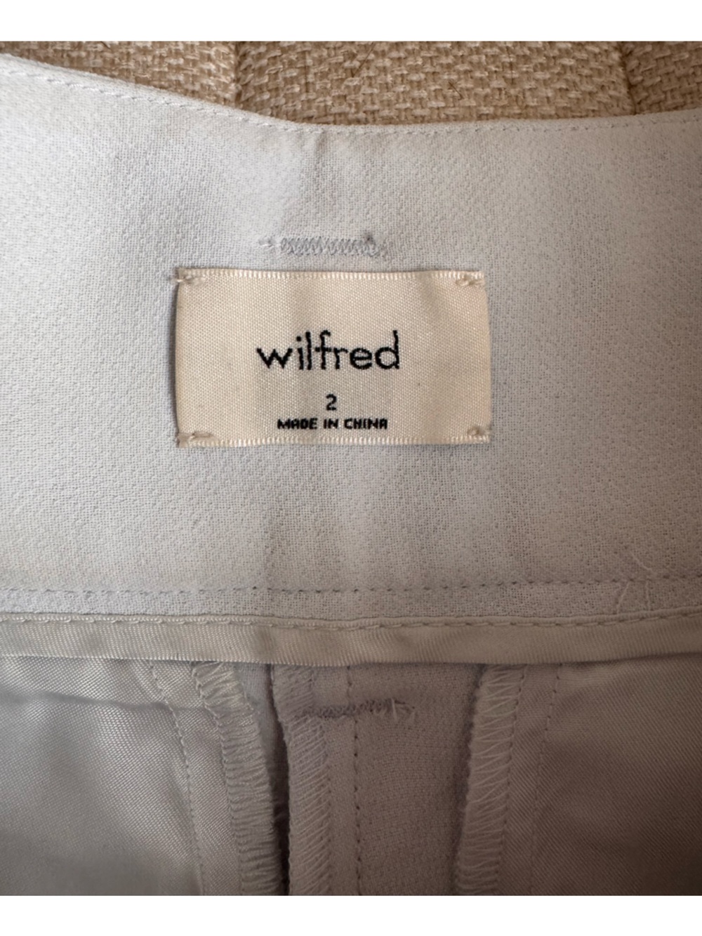 Aritzia Wilfred Light Gray High-Waist Paperbag Shorts with Tie Belt - Picture 2 of 3